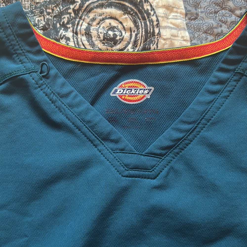 Scrub Top - Picture 2 of 3
